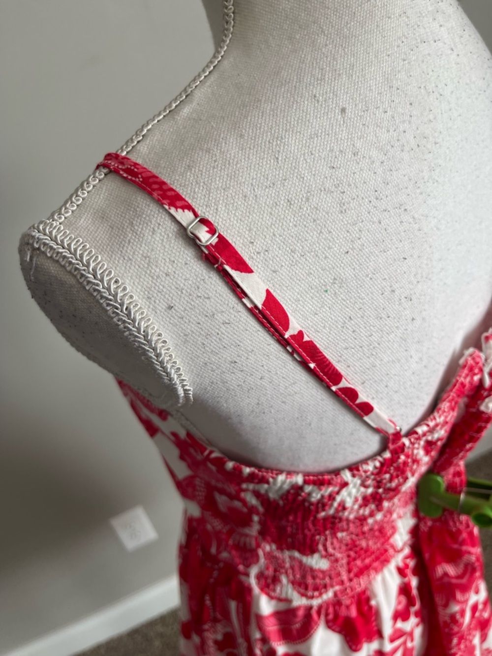 JOIE | Red & White Floral Smocked Flare Dress Sz 10 - Picture 7 of 13
